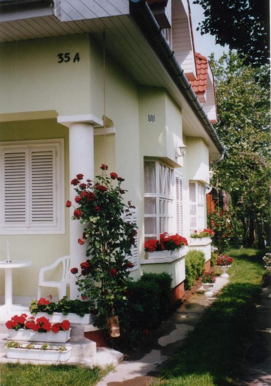 Csokonai Guesthouse Zamardi Exterior photo